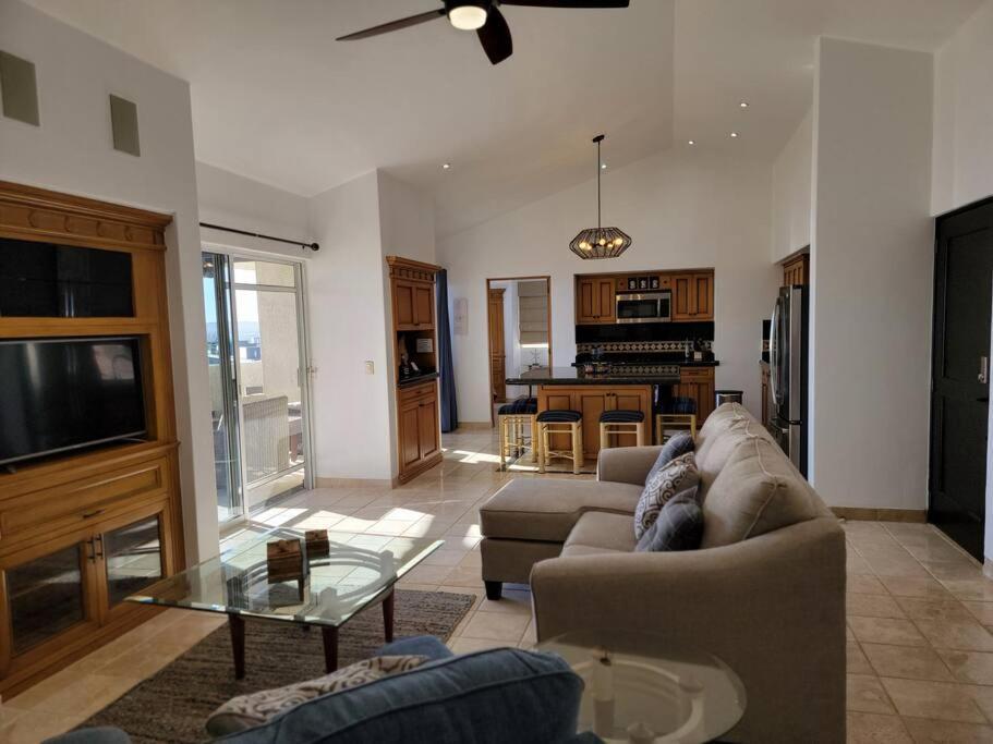 Oceanfront Penthouse, 2 Masters, 2 Baths, Kitchen! Apartment Cabo San Lucas Exterior photo